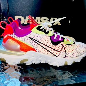 NIKE WOMENS REACT VISION